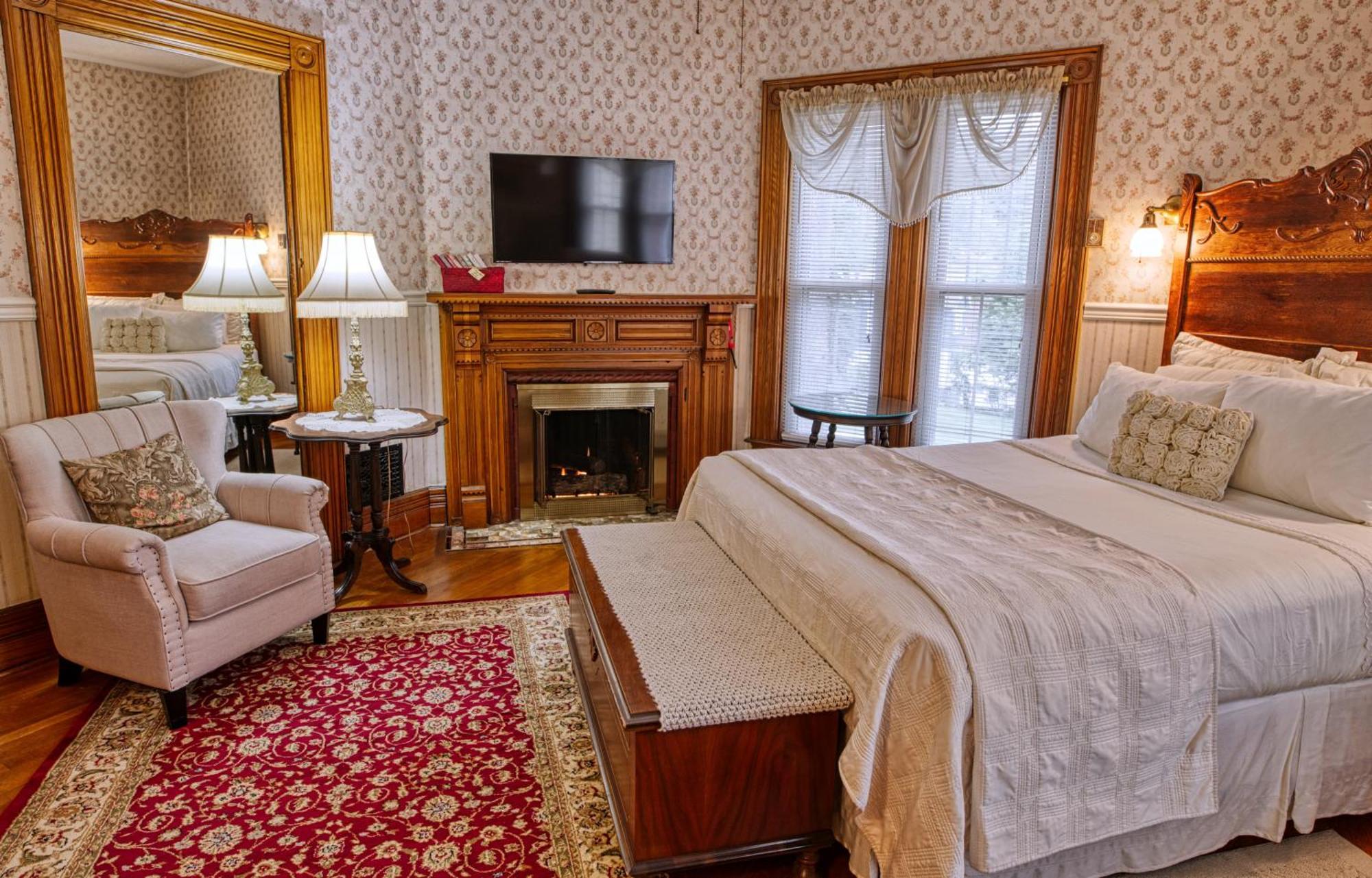 Rockwell Falls Inn And Wine Bar Lake Luzerne Zimmer foto