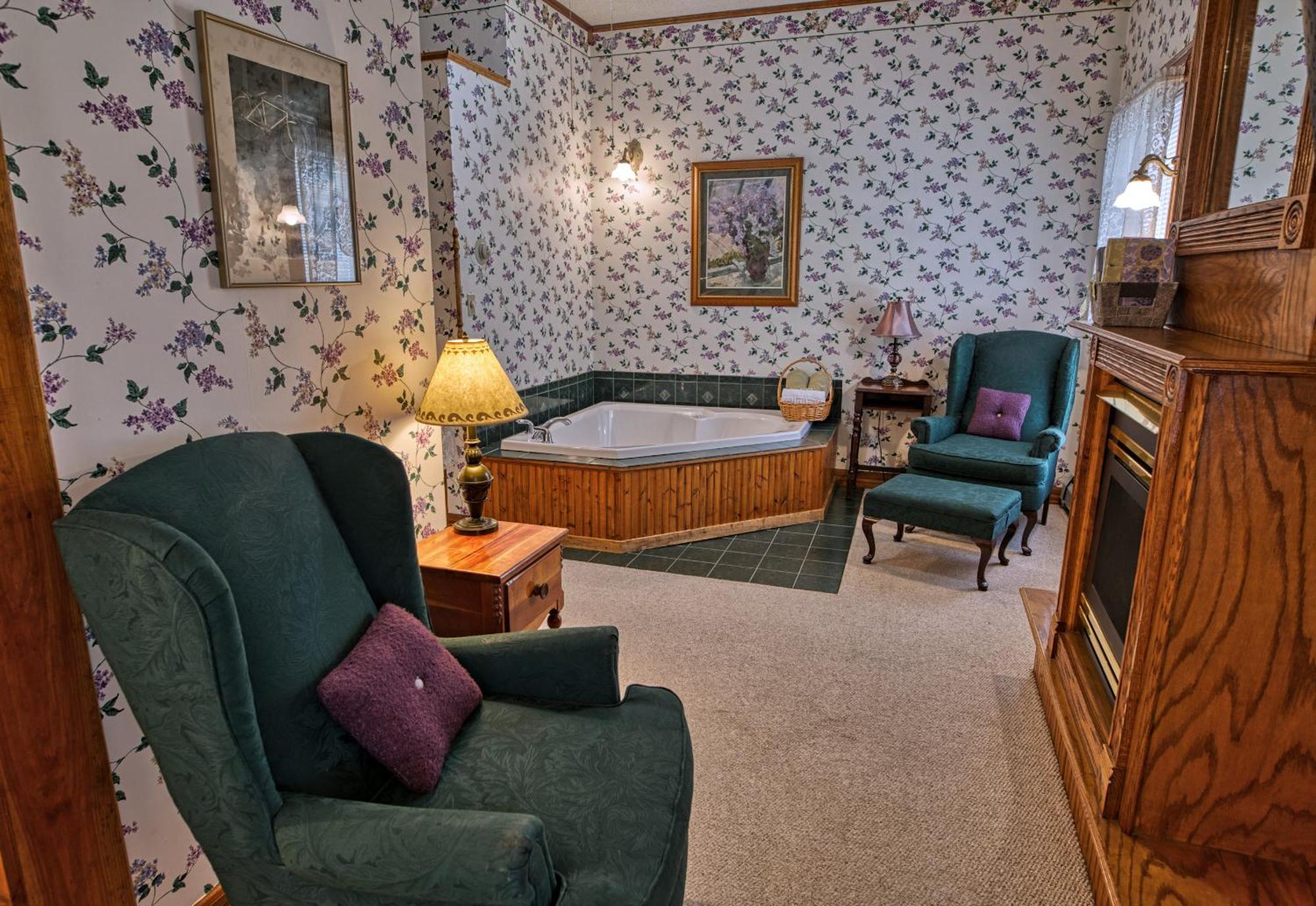 Rockwell Falls Inn And Wine Bar Lake Luzerne Zimmer foto